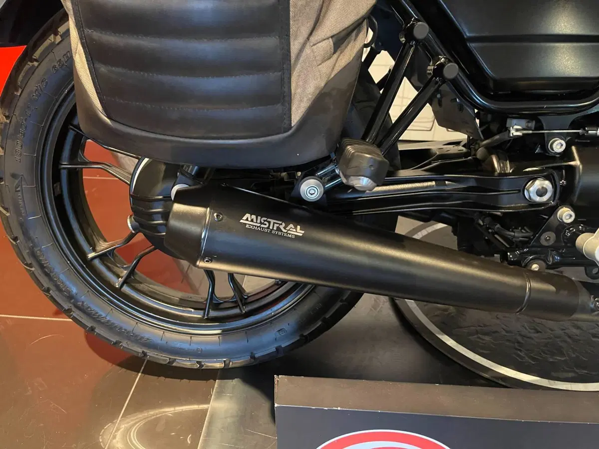 Moto Guzzi V7 III Stone (2017 - 20) (3)