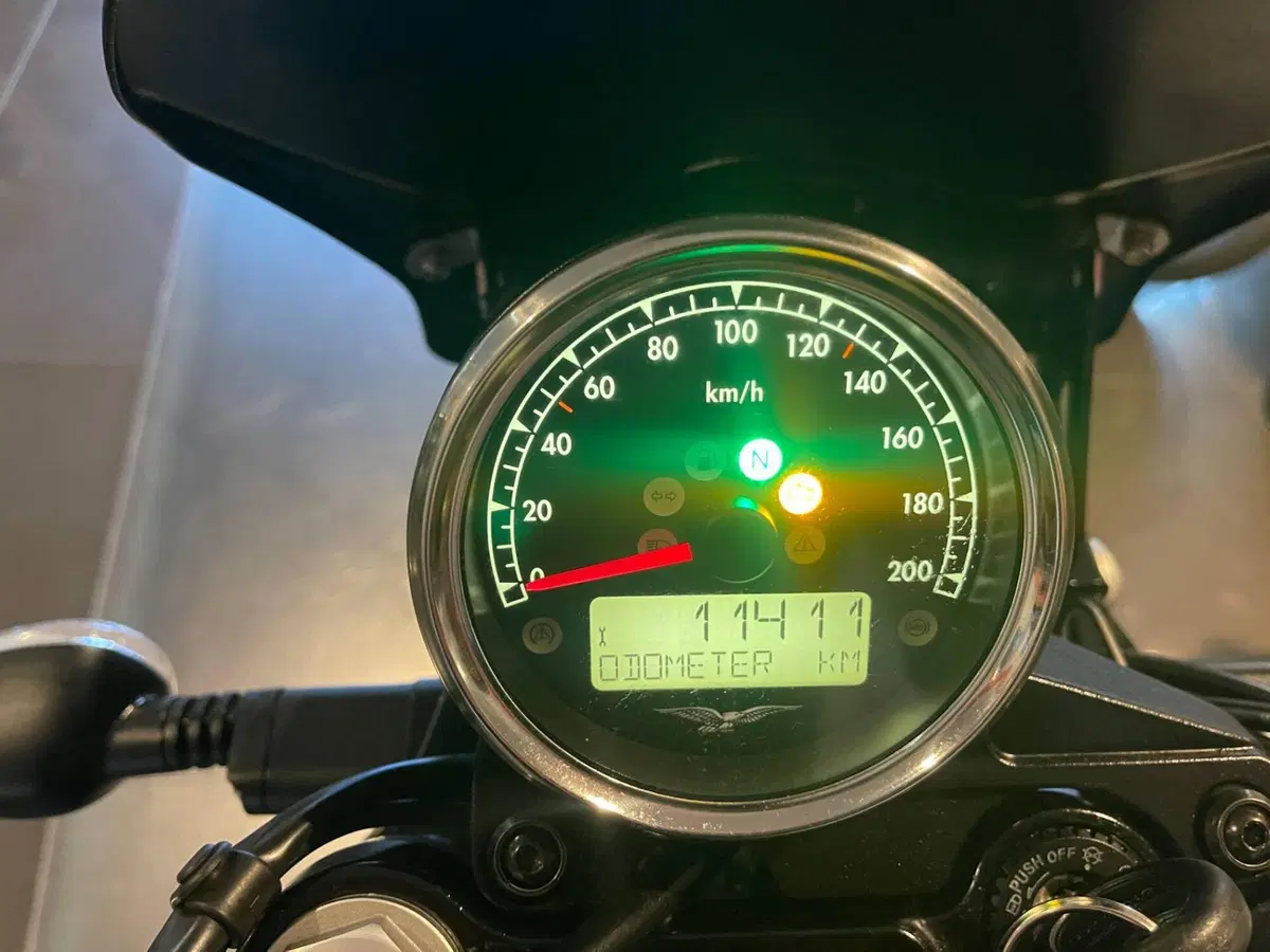 Moto Guzzi V7 III Stone (2017 - 20) (6)