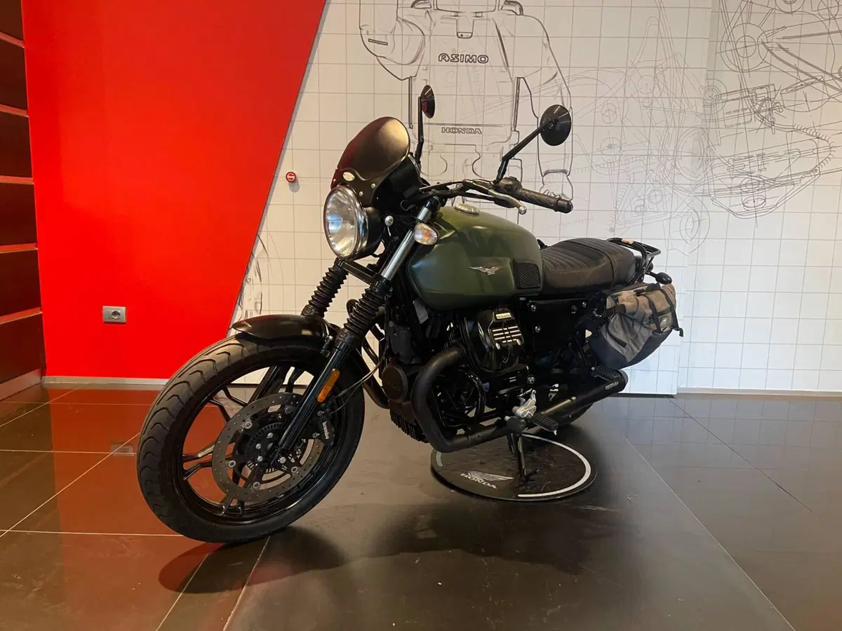 Moto Guzzi V7 III Stone (2017 - 20) (7)