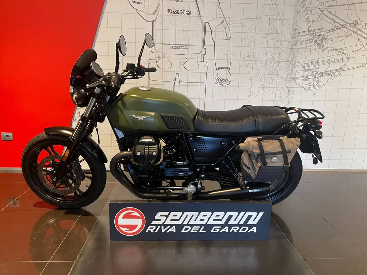 Moto Guzzi V7 III Stone (2017 - 20) (9)