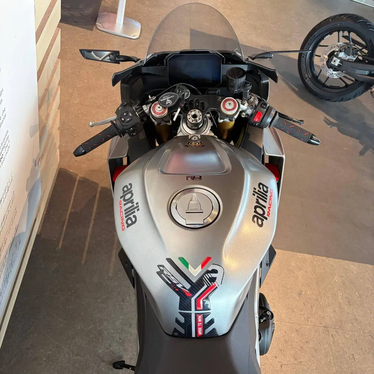 Aprilia RSV4 1100 (2021 - 24) (3)
