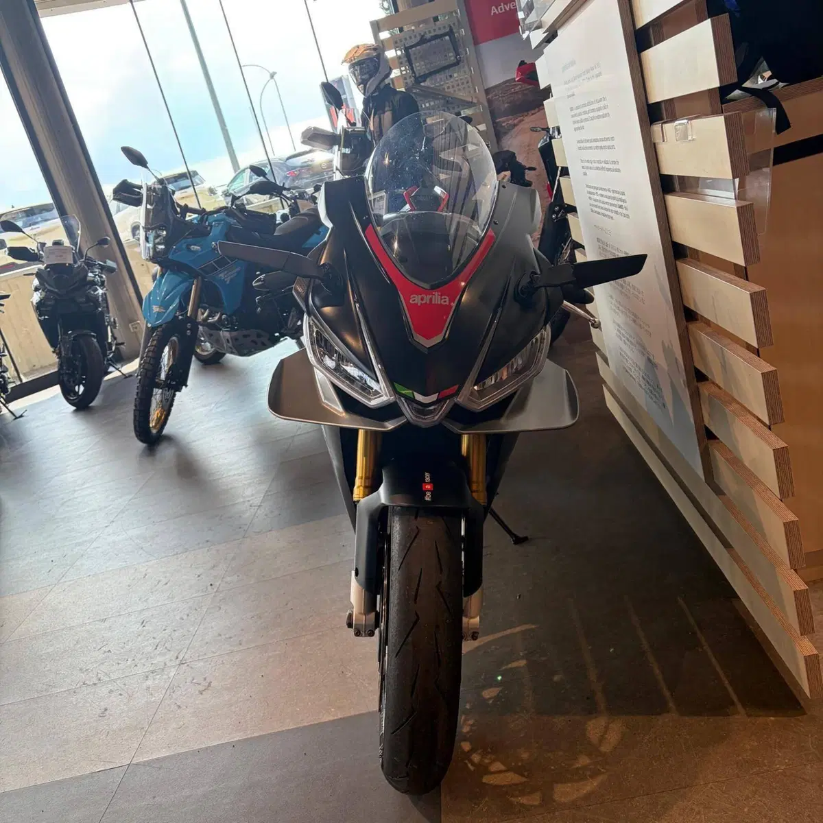 Aprilia RSV4 1100 (2021 - 24) (7)