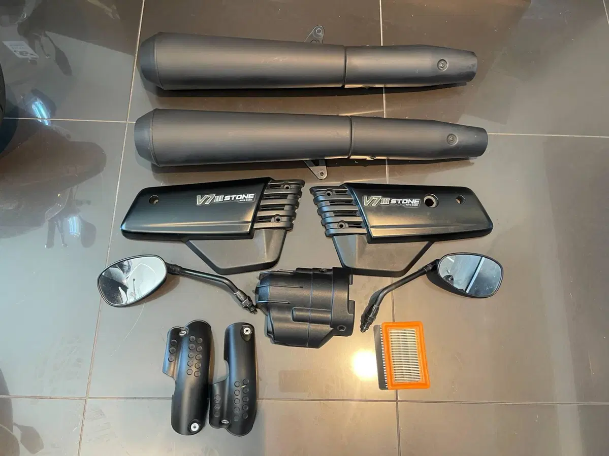 Moto Guzzi V7 III Stone (2017 - 20) (10)