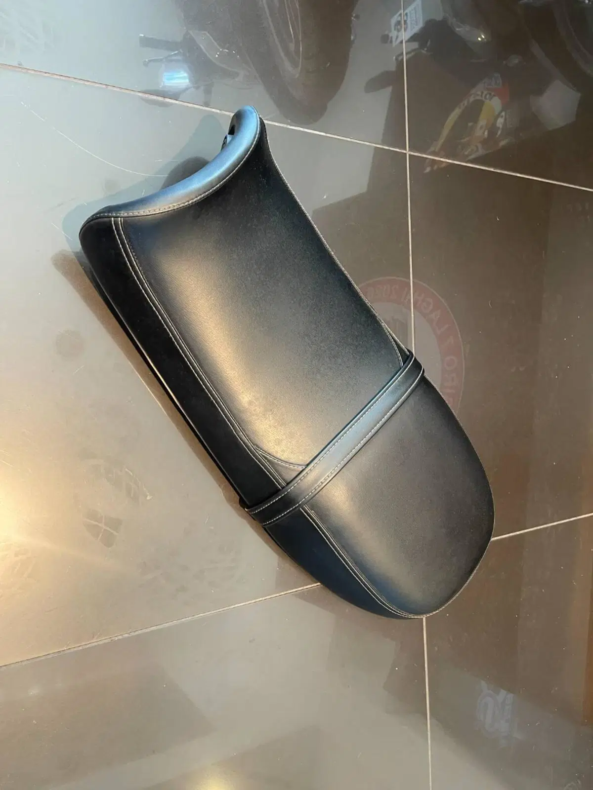 Moto Guzzi V7 III Stone (2017 - 20) (12)