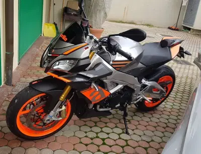 Aprilia Tuono V4 RR (2015 - 17) usata