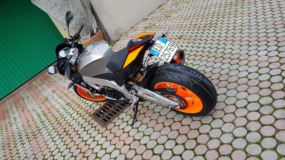 Aprilia Tuono V4 RR (2015 - 17) (3)