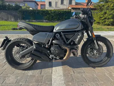 Ducati Scrambler 800 Night Shift (2021 - 22) usata