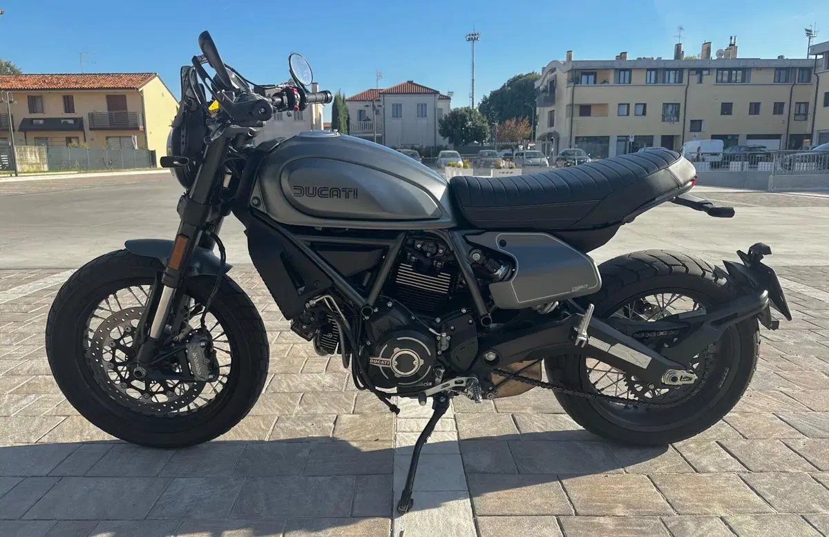 Ducati Scrambler 800 Night Shift (2021 - 22) (2)
