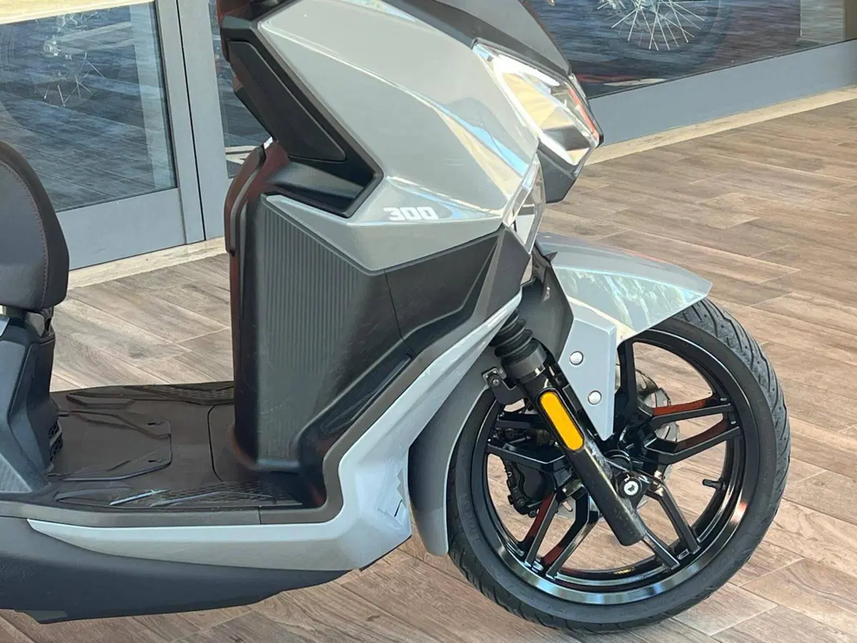 Sym Joyride 300 (2022 - 24) (4)
