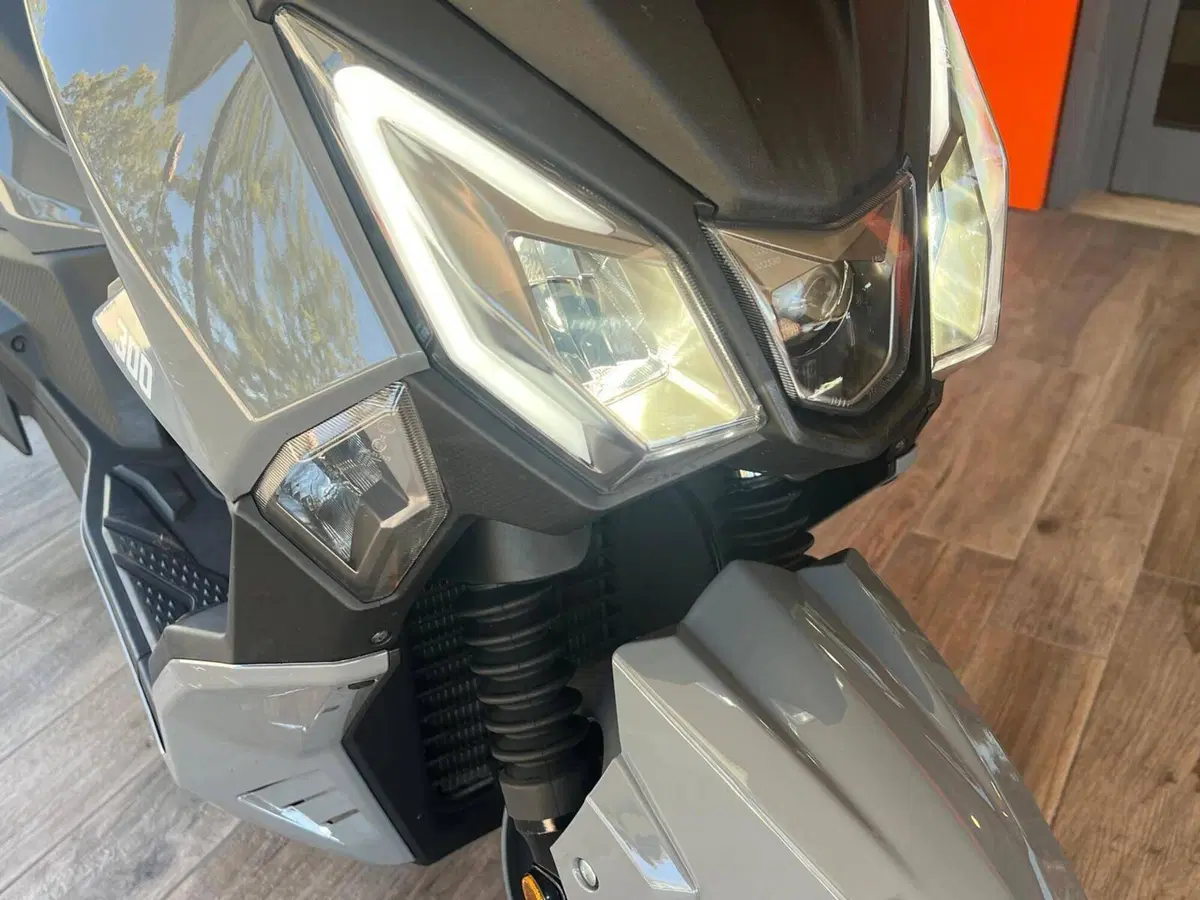 Sym Joyride 300 (2022 - 24) (8)