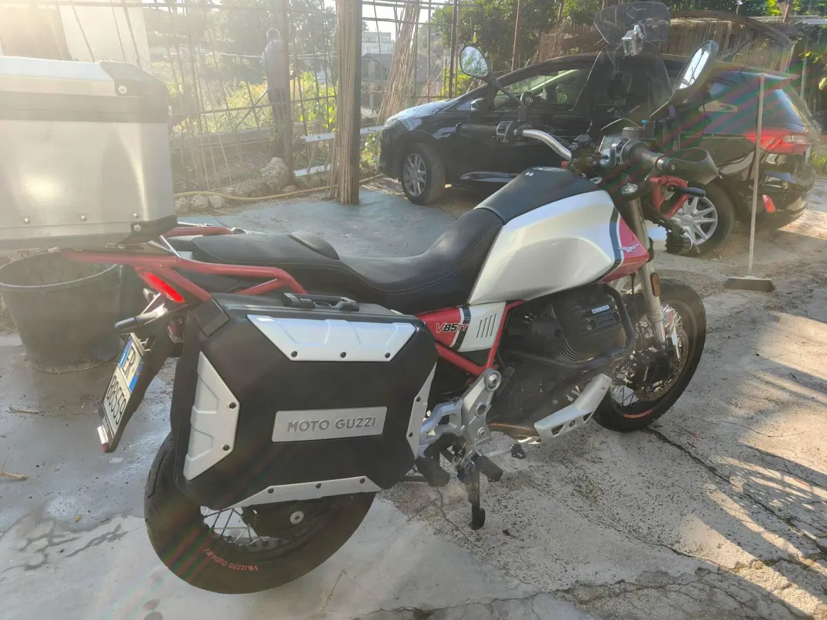 Moto Guzzi V85 TT (2019 - 20) (7)