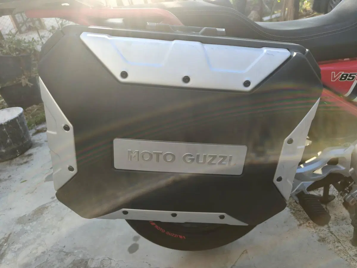 Moto Guzzi V85 TT (2019 - 20) (9)
