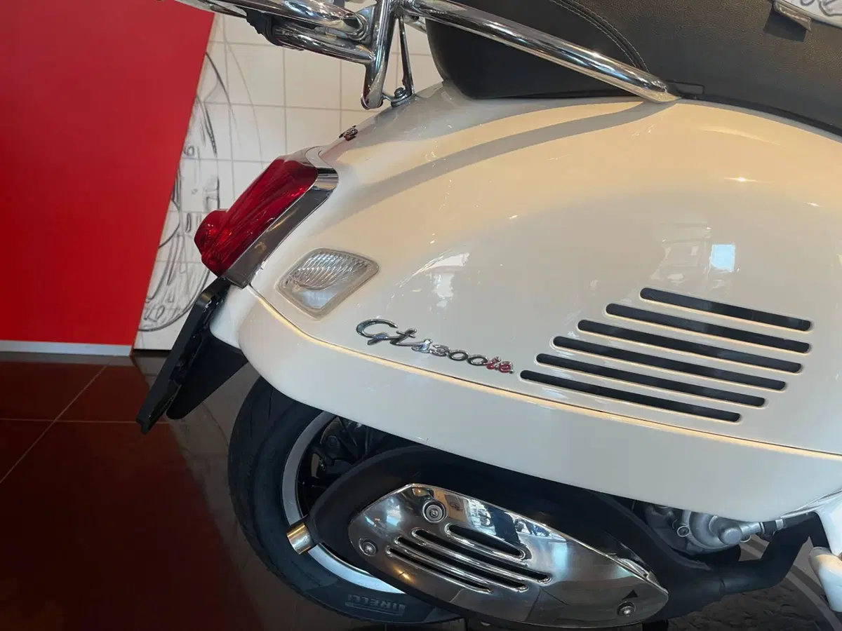 Vespa GTS 300 Super (2008 - 16) (2)