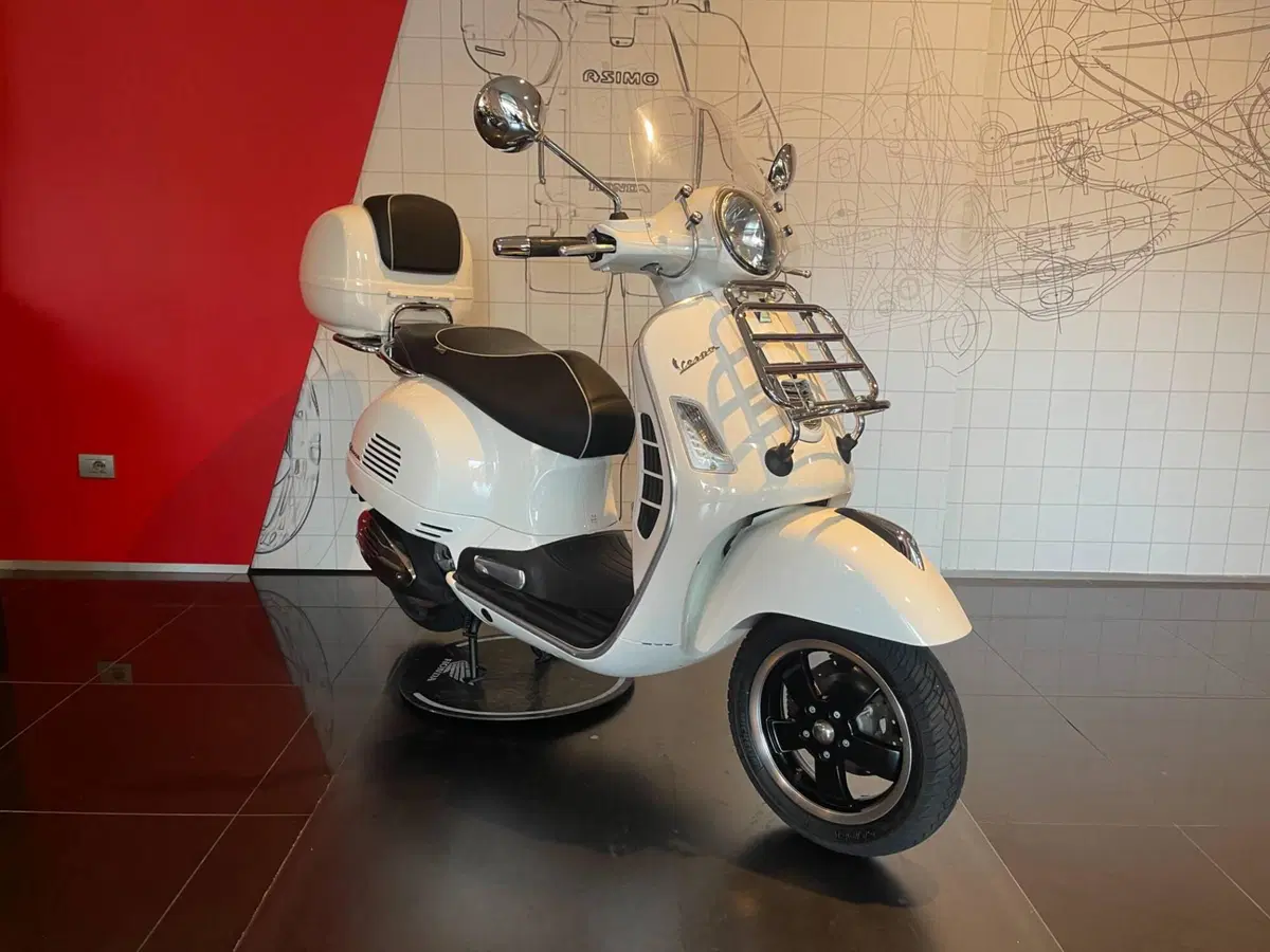 Vespa GTS 300 Super (2008 - 16) (4)