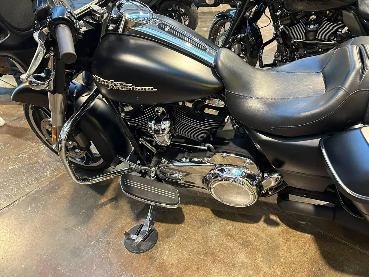 Harley-Davidson 107 Street Glide Special (2017 - 19) - FLHXS (2)