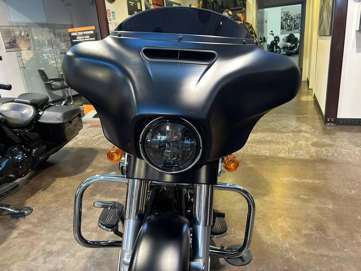 Harley-Davidson 107 Street Glide Special (2017 - 19) - FLHXS (3)