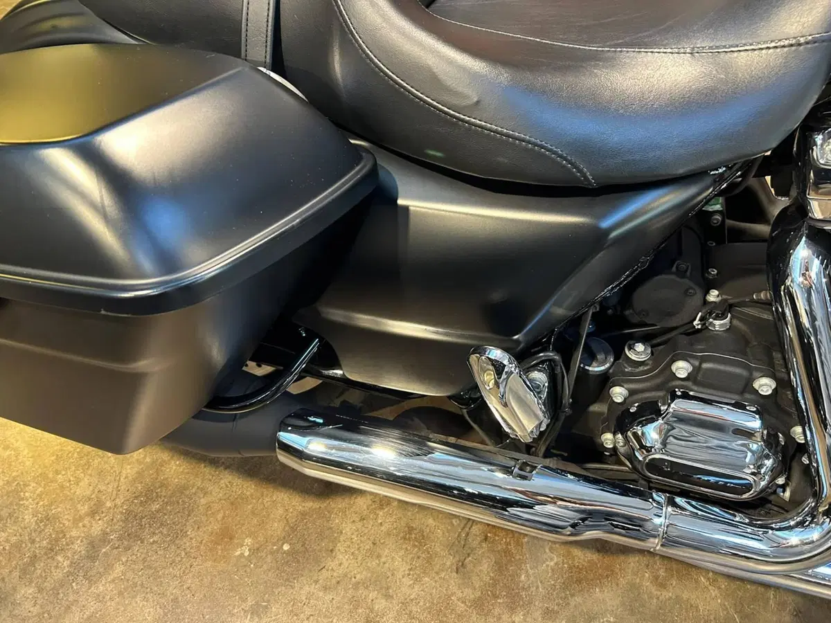 Harley-Davidson 107 Street Glide Special (2017 - 19) - FLHXS (4)