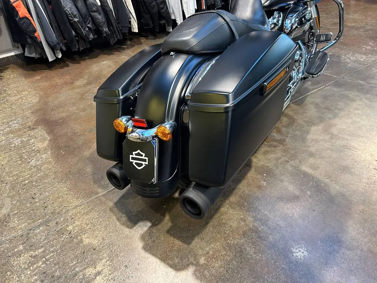 Harley-Davidson 107 Street Glide Special (2017 - 19) - FLHXS (5)