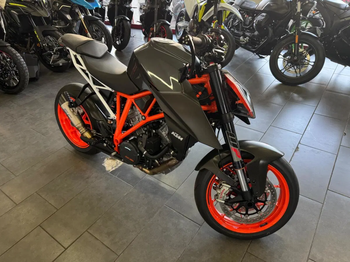 KTM 1290 Super Duke R ABS (2017 - 18) (6)