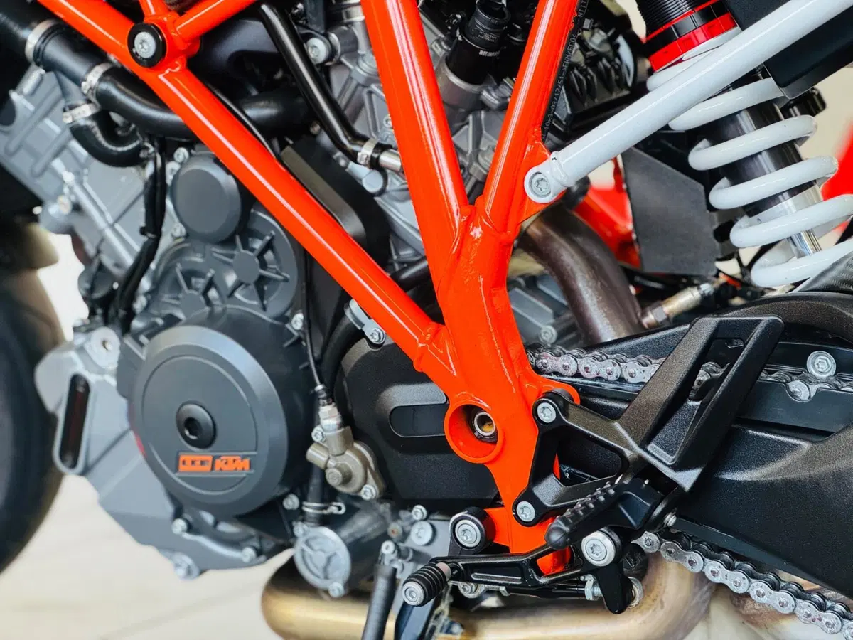 KTM 1290 Super Duke R ABS (2017 - 18) (9)