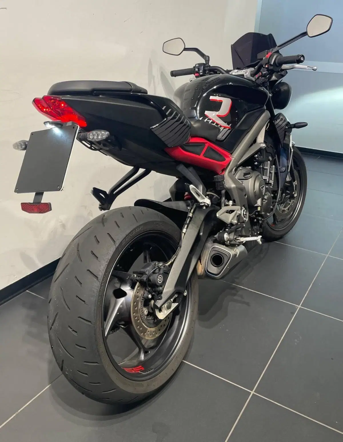 Triumph Street Triple R (2020 - 22) (4)