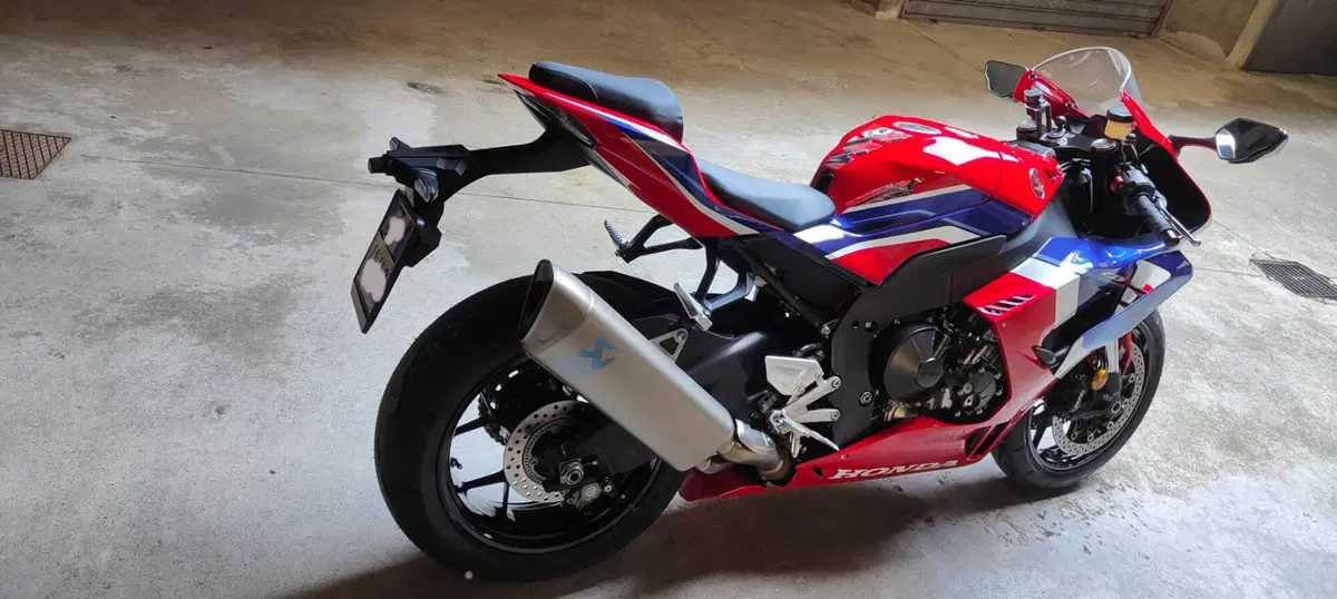 Honda CBR 1000 RR-R Fireblade (2020 - 21) (2)