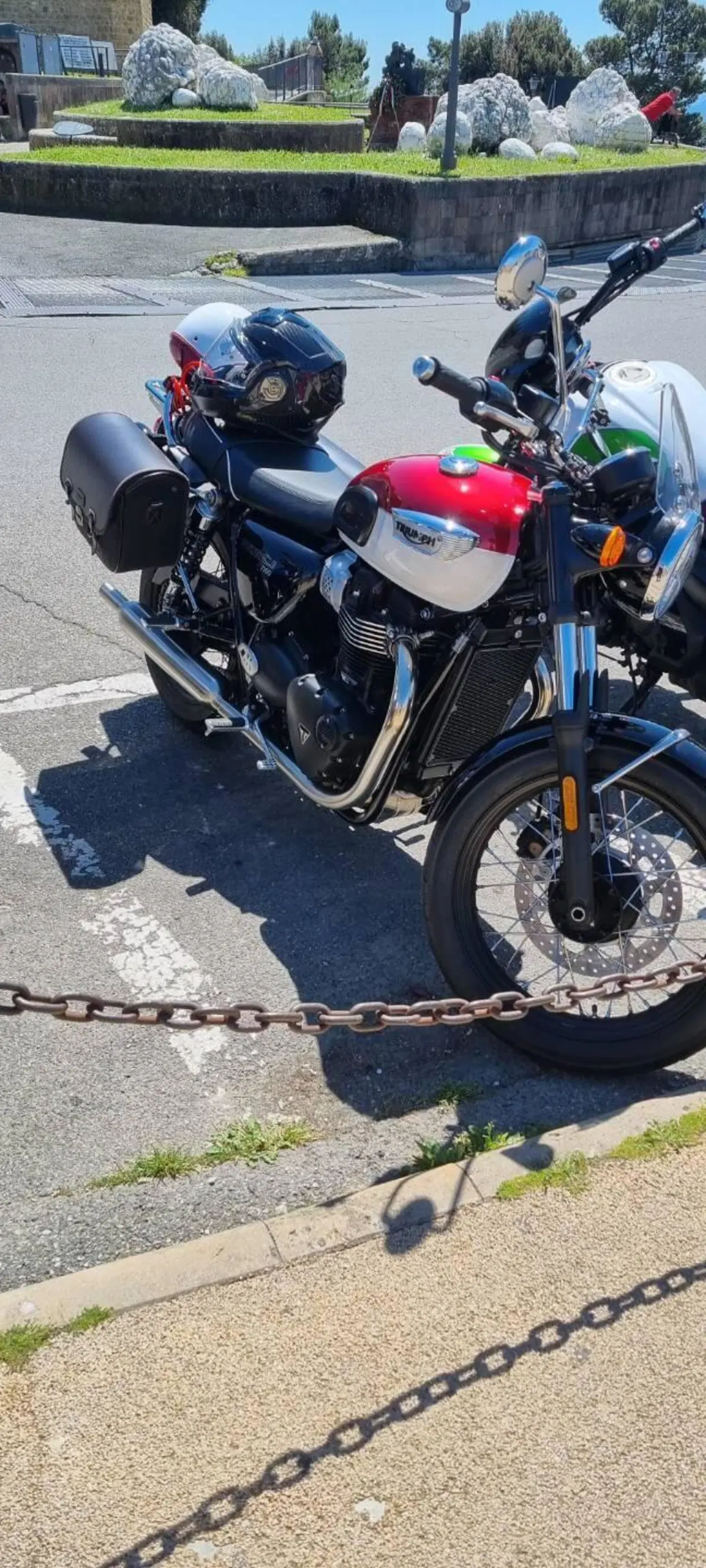 Triumph Bonneville T100 (2021 - 25) (2)