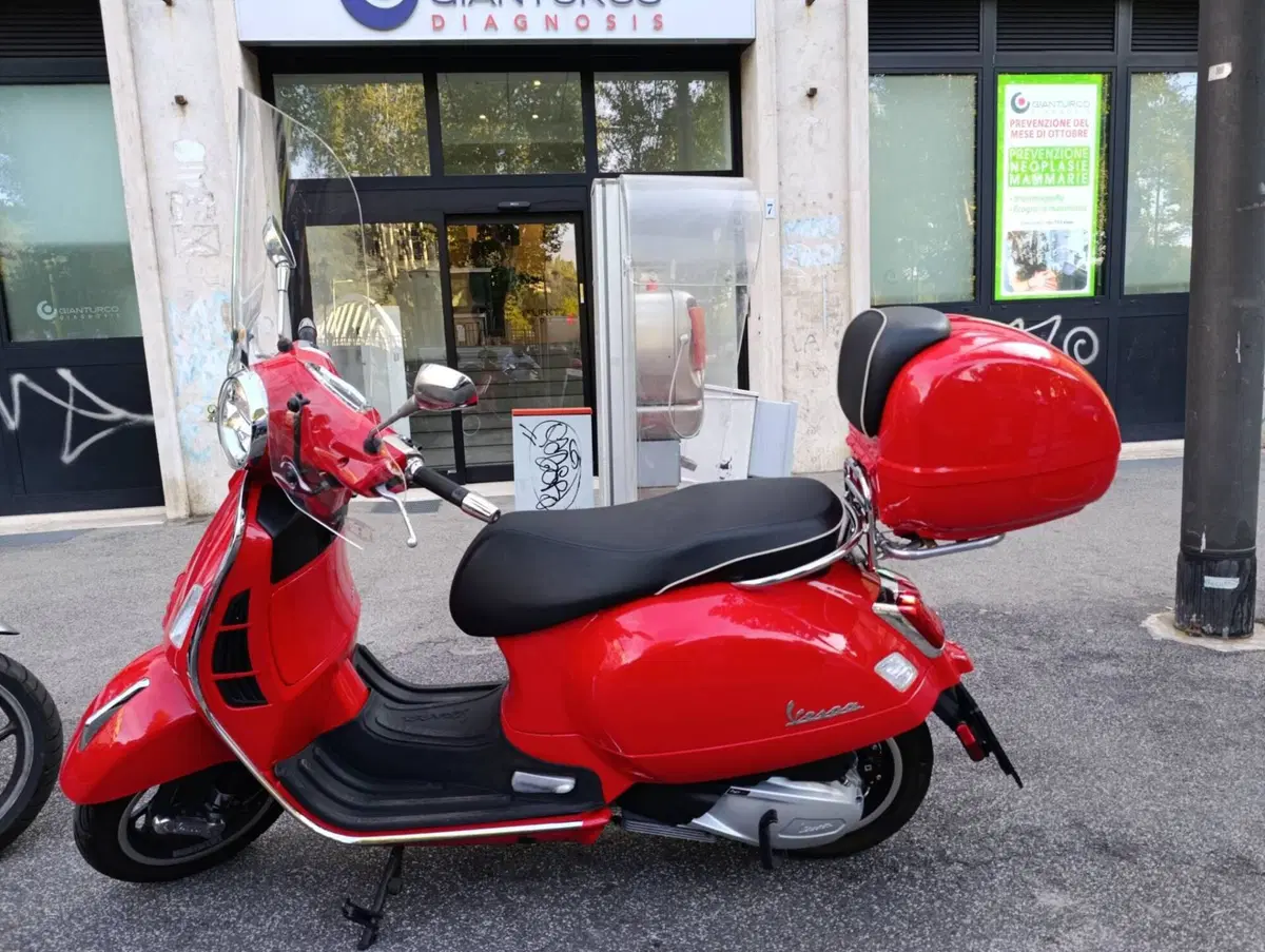 Vespa GTS 300 Super (2023 - 24) (2)