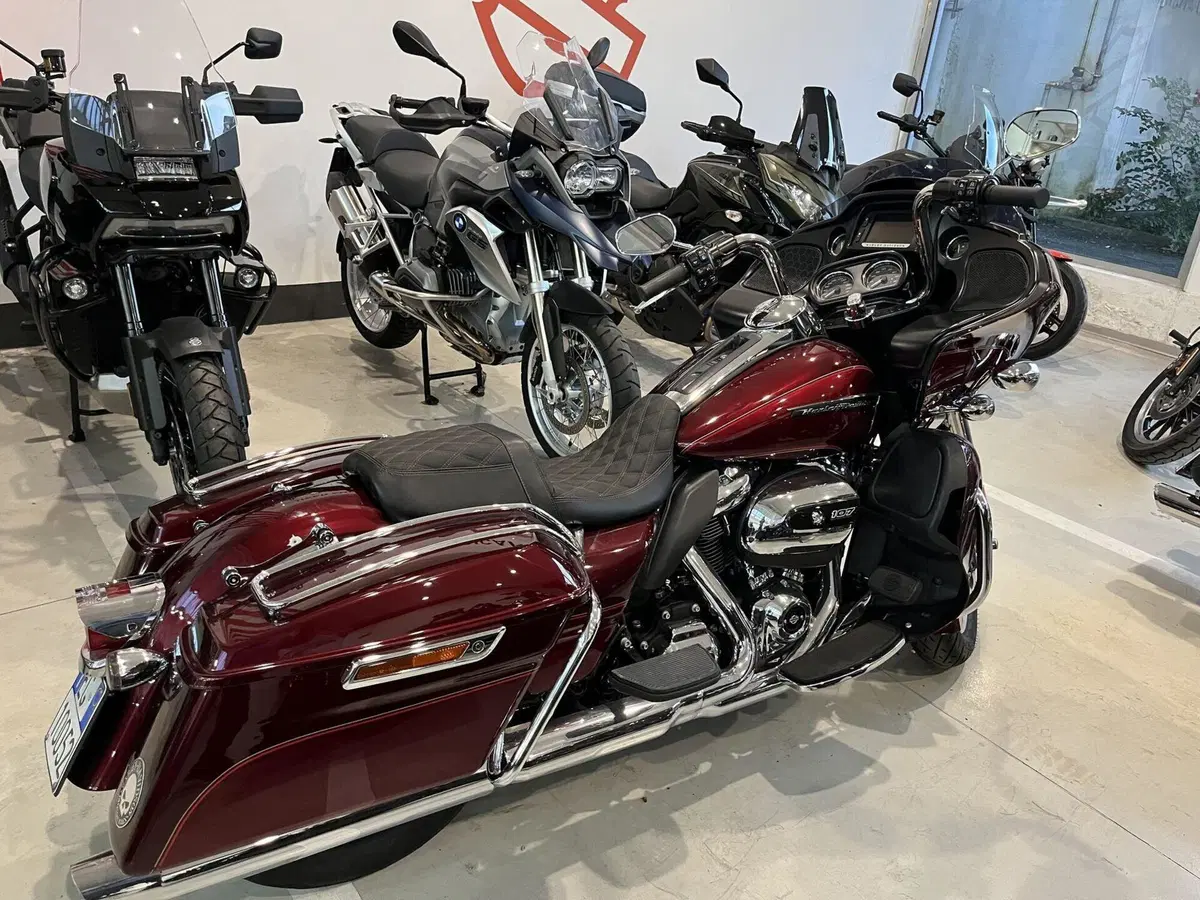 Harley-Davidson 107 Road Glide Ultra (2016) - FLRTU (3)