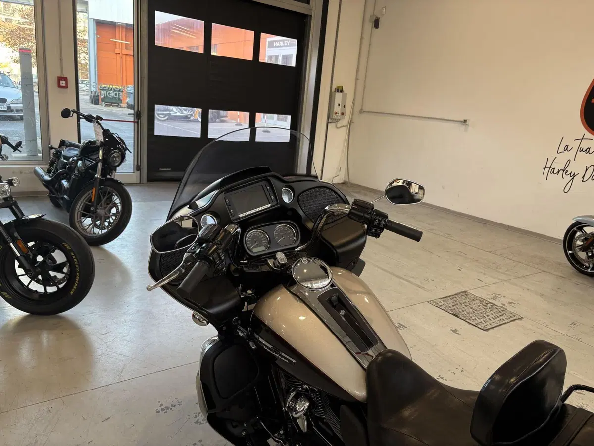 Harley-Davidson 107 Road Glide Ultra (2017 - 18) - FLTRU (4)