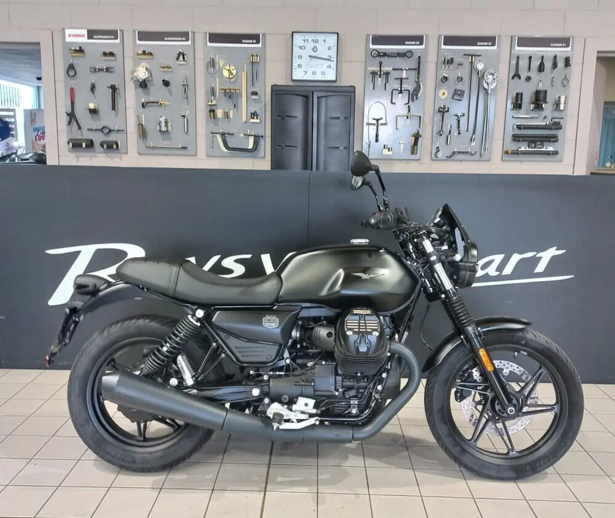 Moto Guzzi V7 Stone (2025 - 26)