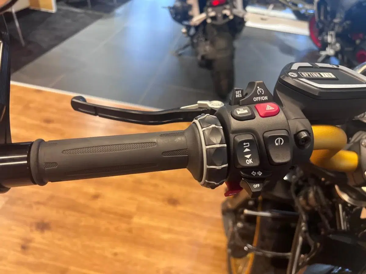 Bmw R 12 (2024 - 26) (11)