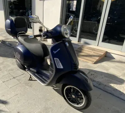 Vespa GTS 300 (2023 - 24) usata