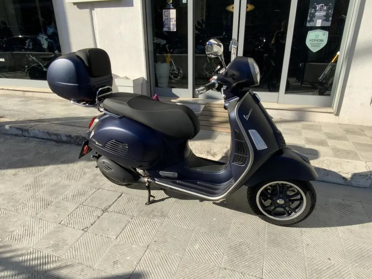 Vespa GTS 300 (2023 - 24) (2)
