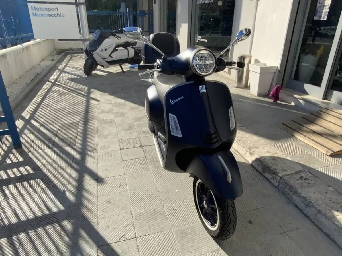 Vespa GTS 300 (2023 - 24) (4)