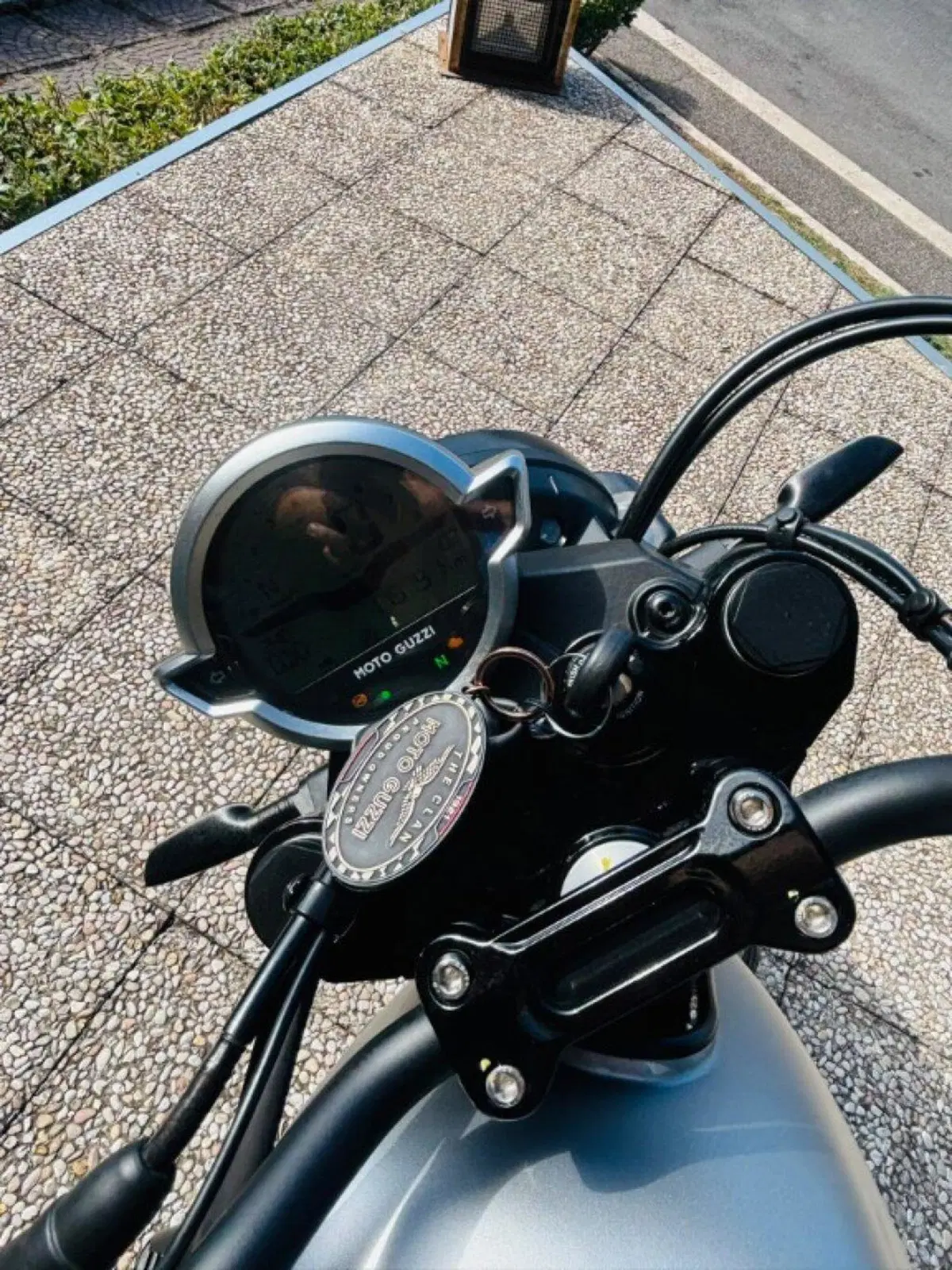 Moto Guzzi V7 Stone (2021 - 24) (7)