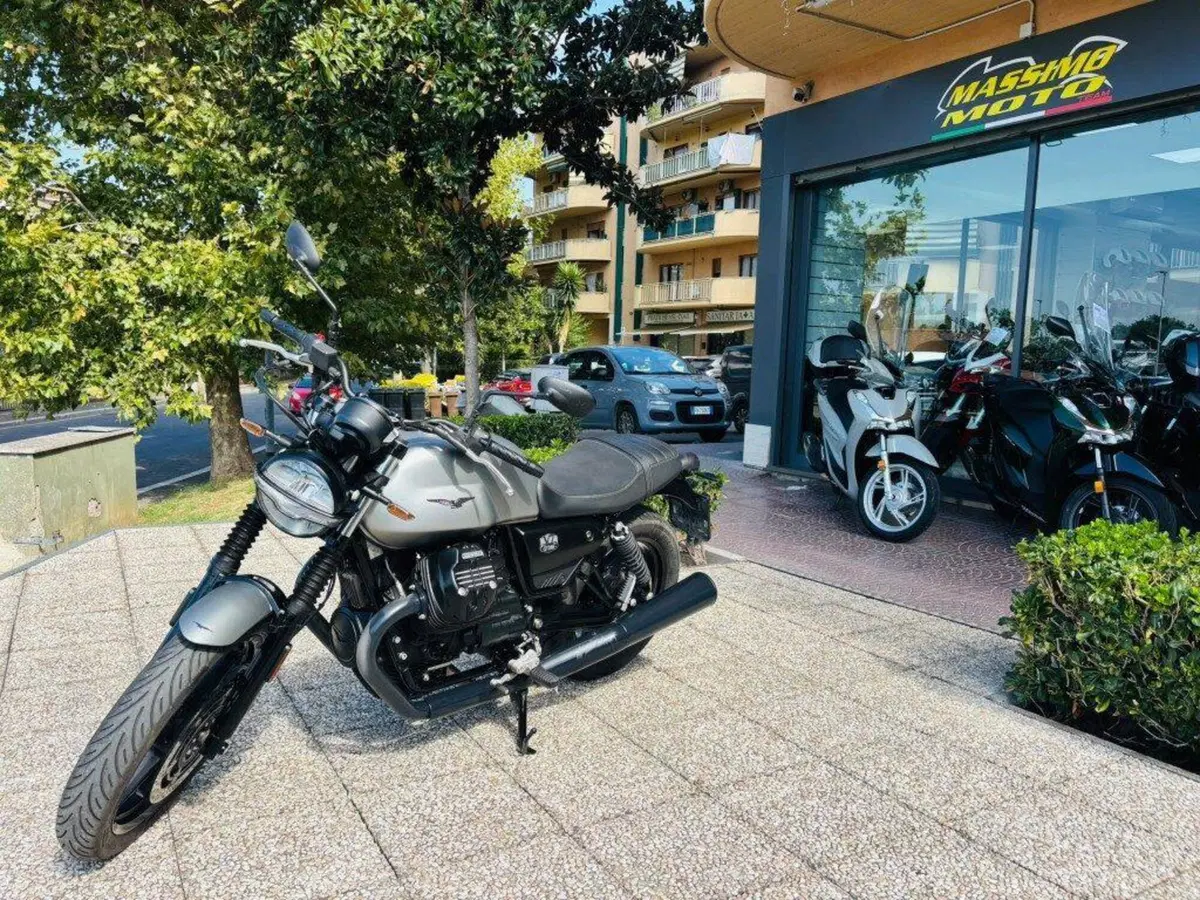 Moto Guzzi V7 Stone (2021 - 24) (8)