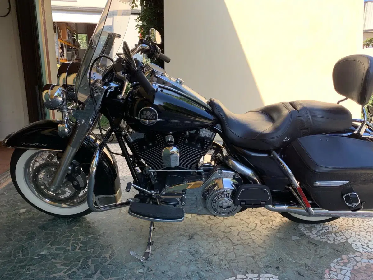Harley-Davidson 1584 Road King Classic (2007 - 10) - FLHRC (3)
