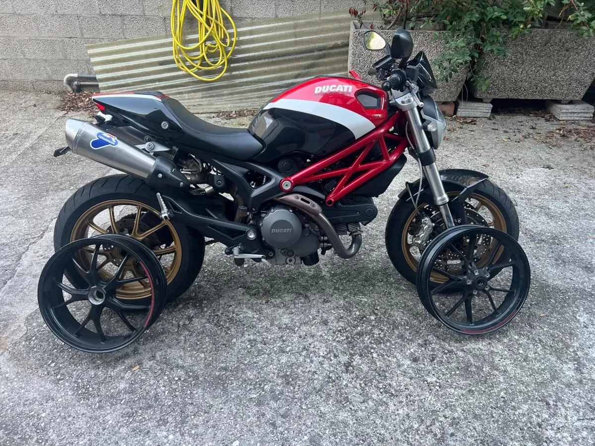 Ducati Monster 796 (2010 - 13) (2)