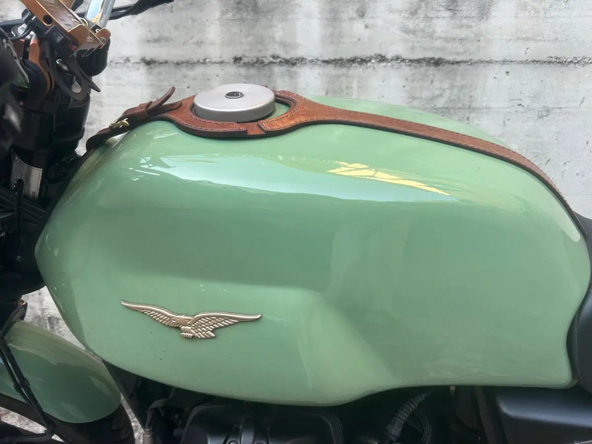 Moto Guzzi V7 Stone Centenario (2021 - 22) (8)