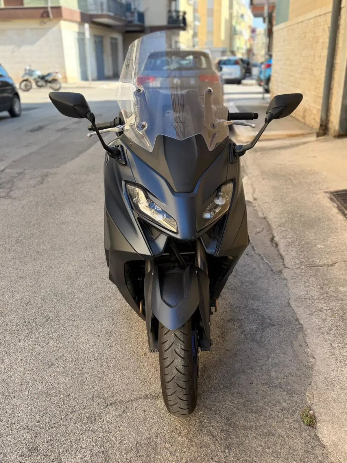 Yamaha T-Max 560 (2022 - 24) (4)