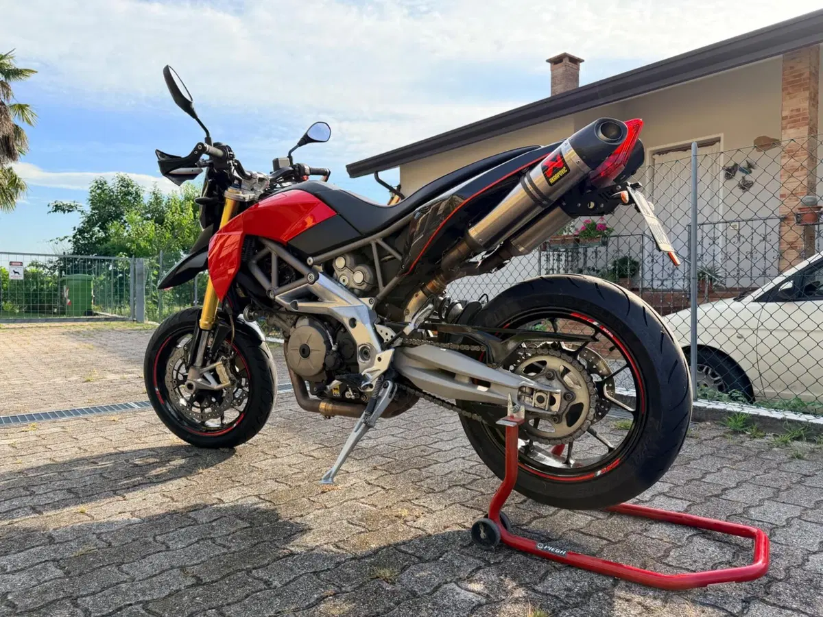 Aprilia Dorsoduro 750 (2009 - 14) (2)