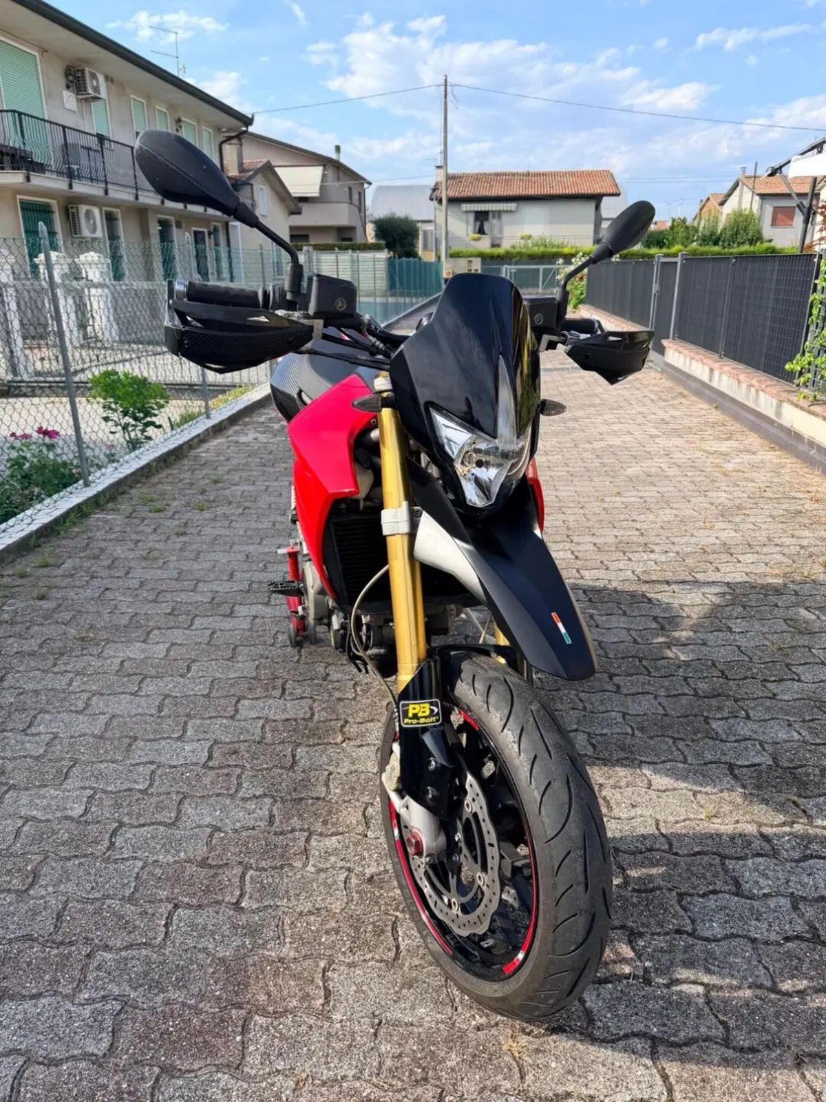 Aprilia Dorsoduro 750 (2009 - 14) (4)