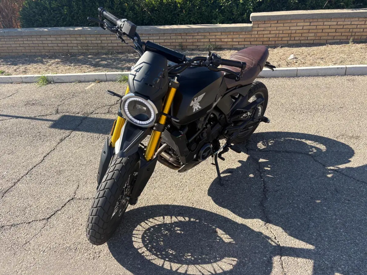 Moto Morini SEIEMMEZZO SCR (2022 - 26) (11)