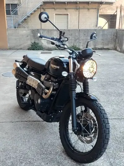 Triumph Street Scrambler 900 (2017 - 18) usata