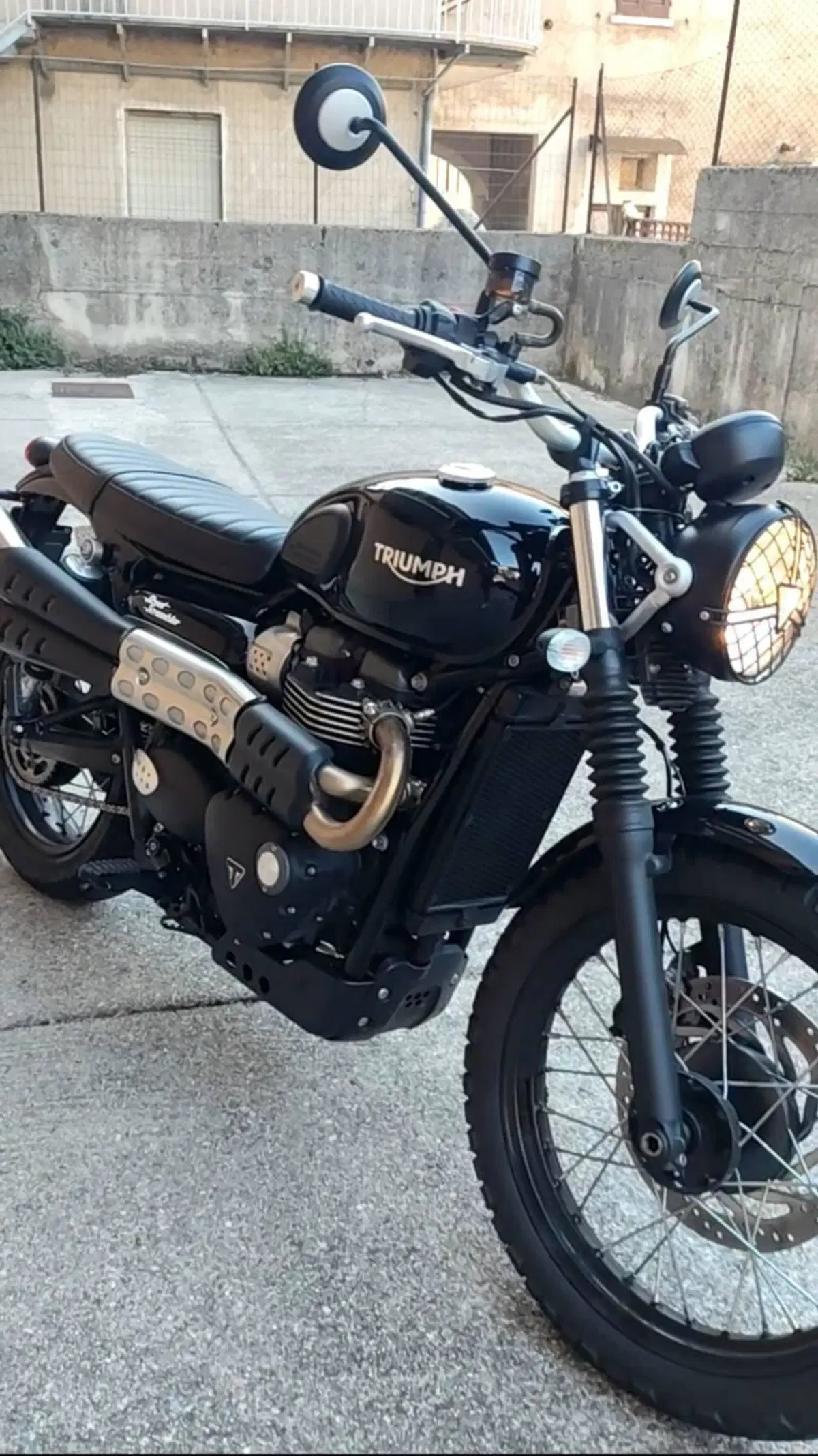 Triumph Street Scrambler 900 (2017 - 18) (2)