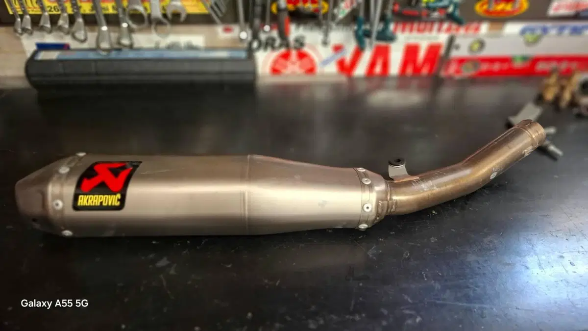 Terminale scarico Akrapovic titanio Yamaha YZ450F (2)