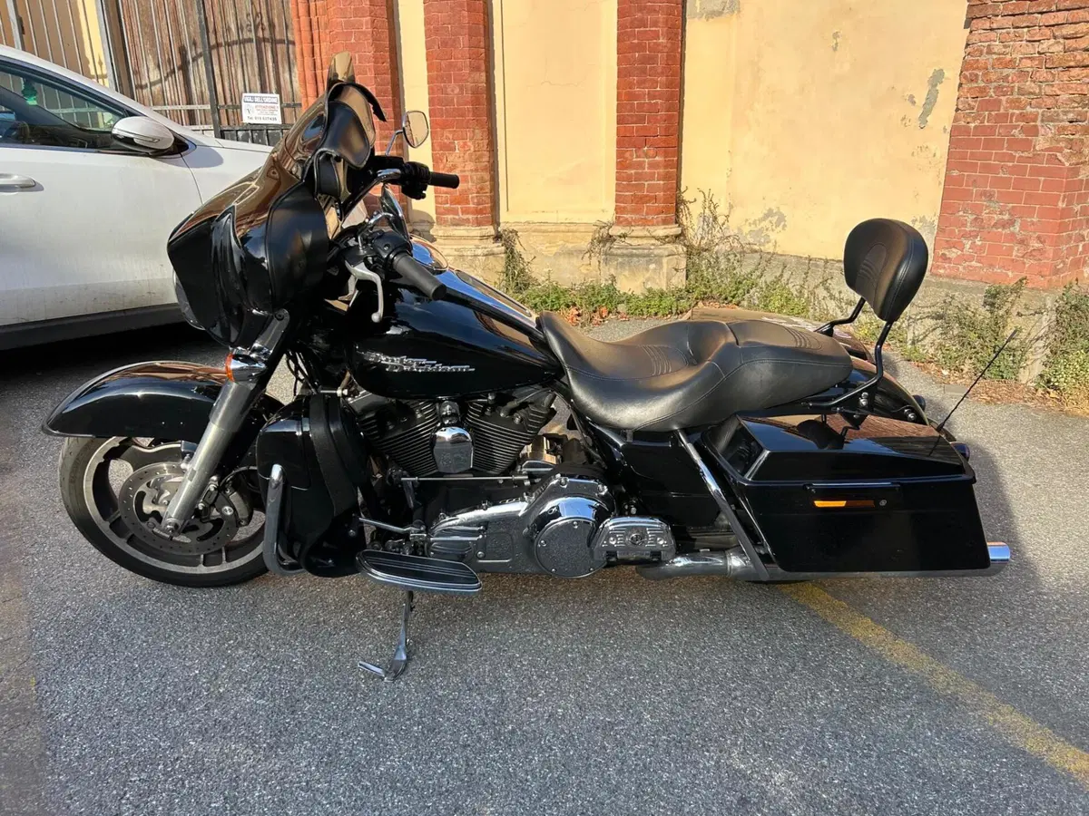 Harley-Davidson 1584 Street Glide (2008 - 10) - FLHX (2)