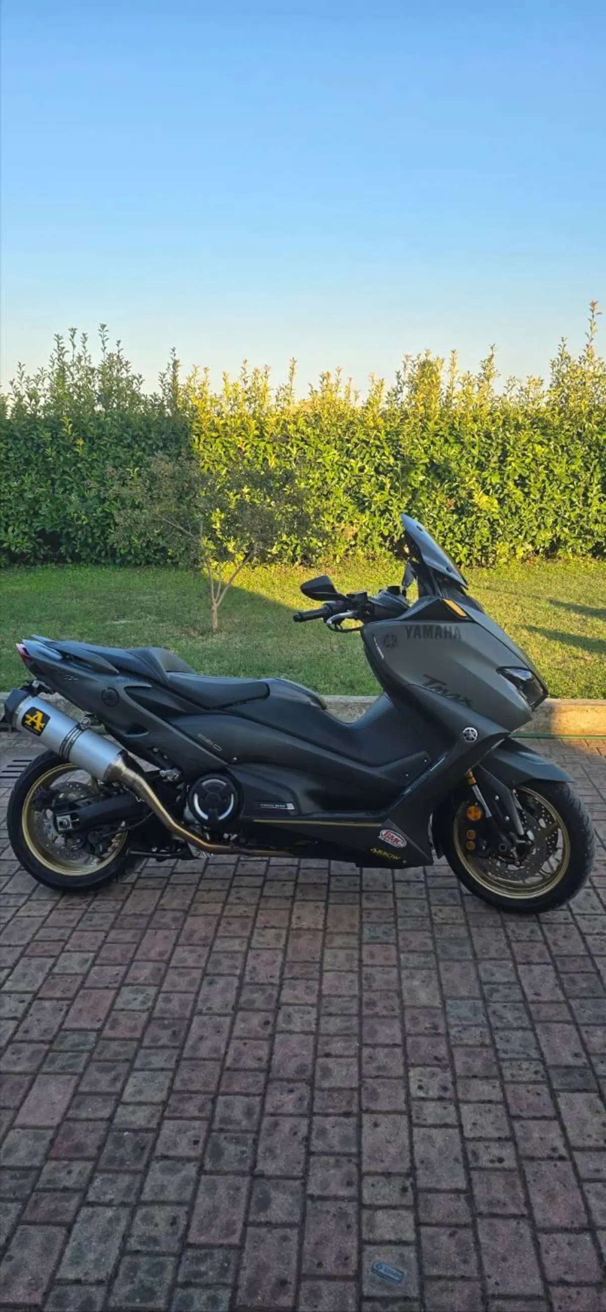 Yamaha T-Max 560 Tech Max (2022 - 24) (2)