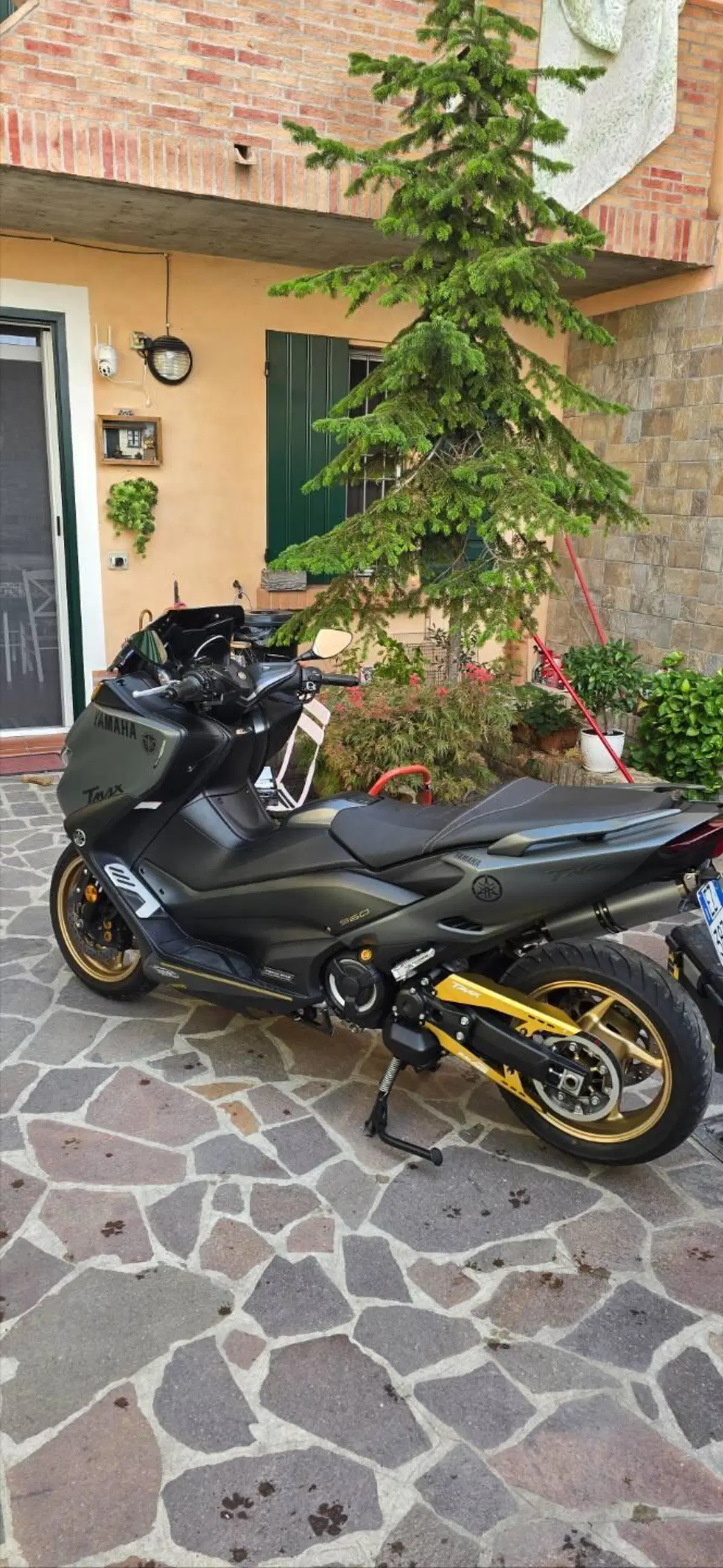 Yamaha T-Max 560 Tech Max (2022 - 24) (3)